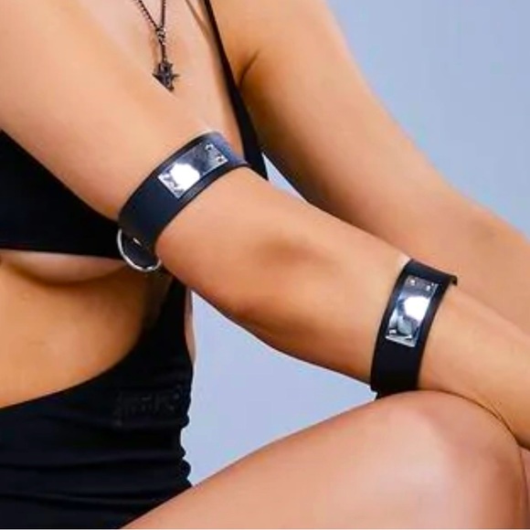 Metal Plated Wristbands Set - Picture 2 of 3